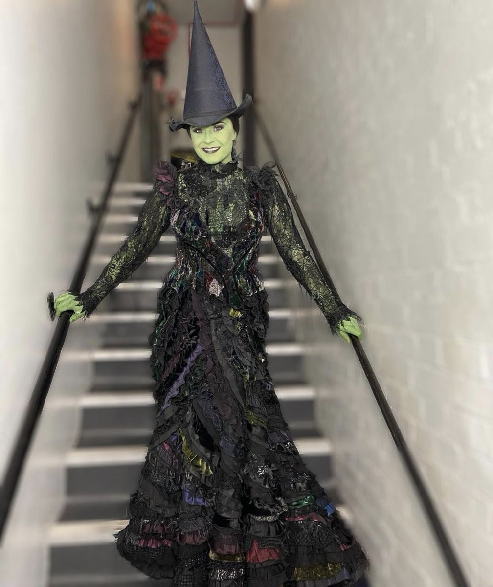 WestEndCovers's tweet photo. Laura Harrison (@Laura_Harrison0) who's currently in @sunsetblvd and performed as Catherine this afternoon will be RETURNING to @WickedUK to play the role of ELPHABA tonight! #Return 

Laura takes over as Elphaba standby from March! https://t.co/WKAy7ZPdIS