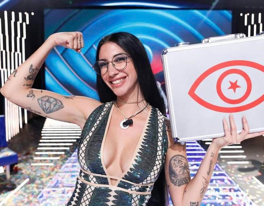 georgecat90's tweet image. 1ª. Va de buena y, cuando rascas, es peor que un dolor de muelas. Todo por la pasta.

2ª. Va de killer y, cuando rascas, es buena persona y sensible. 

Y ya no hago más tuits sobre la Paquirrina. Hasta nunqui @jessica_bueno90 

#GHVIP8 #GHVIPFinal #TeamNaomi