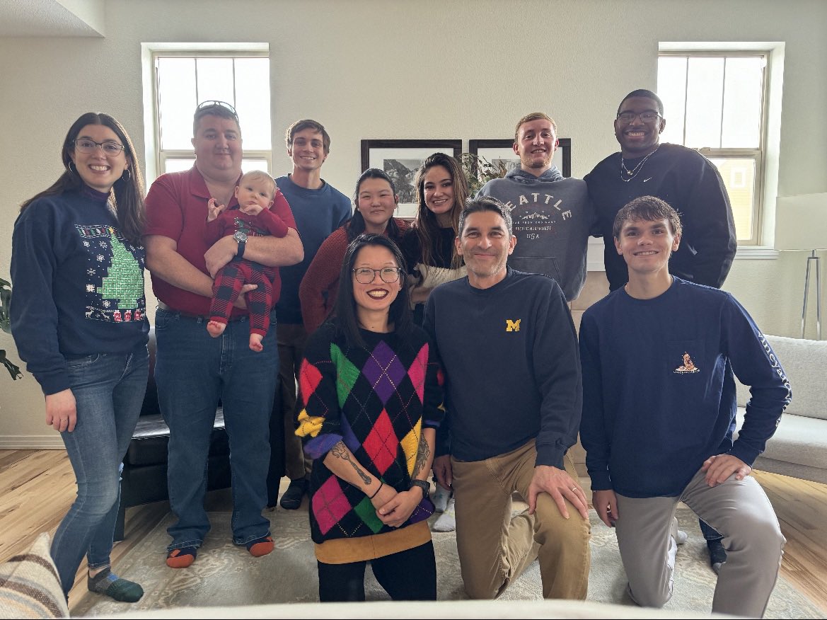 Sellinger_Group's tweet photo. Celebrating the end of the semester and year with alumni and current members! Shoutout to our new member Tristan Huskie! https://t.co/smo5B7ySk2