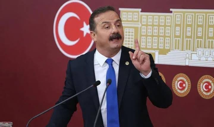 #SONDAKİKA | Yavuz Ağıralioğlu, DEM Parti’ye karşı tüm milletvekillerini göreve çağırdı:

“TBMM’nin Şerefli Milletvekilleri, lütfen, vazife yemininize sadık kalmanın gereğini yapın!

Evlâtlarımıza rahmet, size, bize mesuliyet olsun!

Evlâtlarımız kahpece katledilirken, Gazi