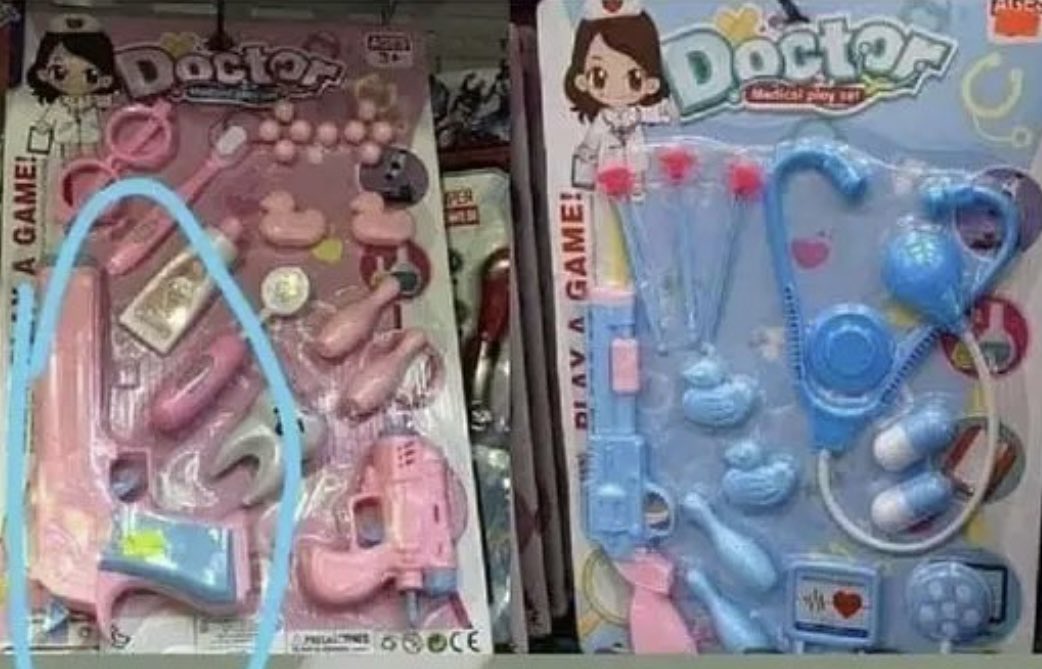 CondeyManchu's tweet photo. Visto en una juguetería : ( no es joda )
Kit médico !
Incluye pistola .
Será para cuando atiendes en el conurba???
Merecemos la extinción 🥹🥹🥹 https://t.co/W08UUvIYm6