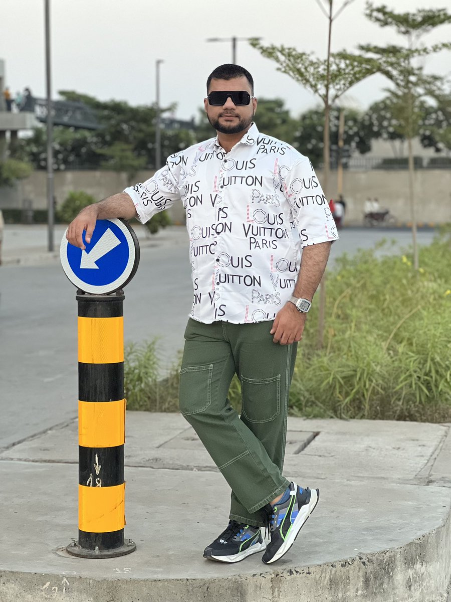 anishhk's tweet photo. Work hard in silence, let success be your noise. #SuccessJourney #india #civilengineering #2023lastpost 
- Anish H Khatri https://t.co/gJyHmAM8T3