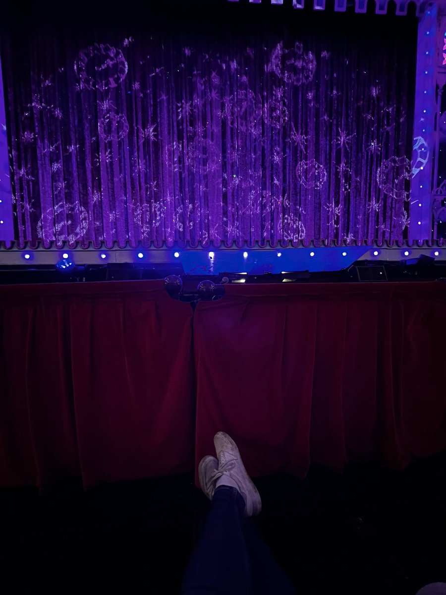 Emilyjobling's tweet photo. Sorry to bother you but We are here @1BillyPearce ready and waiting to be your audience representative tonight sorry to bother you https://t.co/bIgJdb9cM4