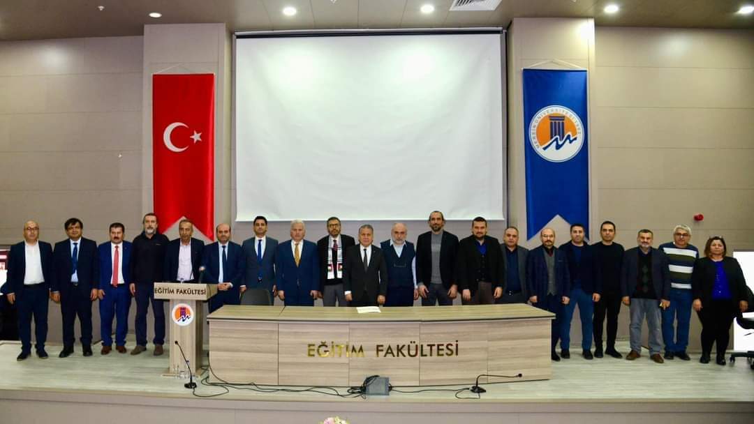 omerozbilen1's tweet photo. Prof. Dr. İhsan Fazlıoğlu: "Tarih hem ibret'tir, hem kuvvet..."

Mersin Üniversitemizin ev sahipliğinde, Rektörümüz Prof. Dr. Erol Yaşar Hocamızın teşrifleriyle, Eğitim-Bir-Sen Mersin Şubelerimiz ve İlahiyat Fakültemizin ortaklaşa düzenlediği Prof. Dr. @ihsanfazlioglu ile Gazze'den Sonra Hangi Öyküye Öyküneceğiz Konferansımıza katılımın sağlayan tüm gönül dostlarımıza en kalbi şükranlarımızı sunar, İhsan Hocamıza yoğun programlarına rağmen bizleri kırmayıp vakit ayırdığı için çok teşekkür ederiz.
@EgitimBirSen @EbsMersin