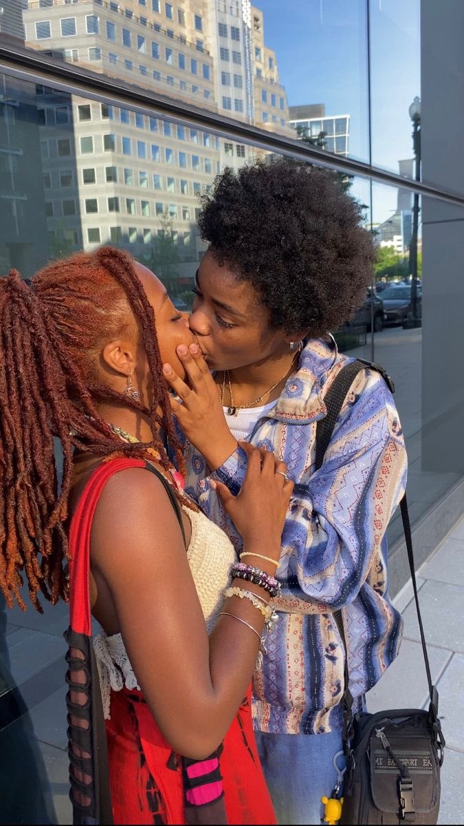 Decided to make an account to post black sapphics