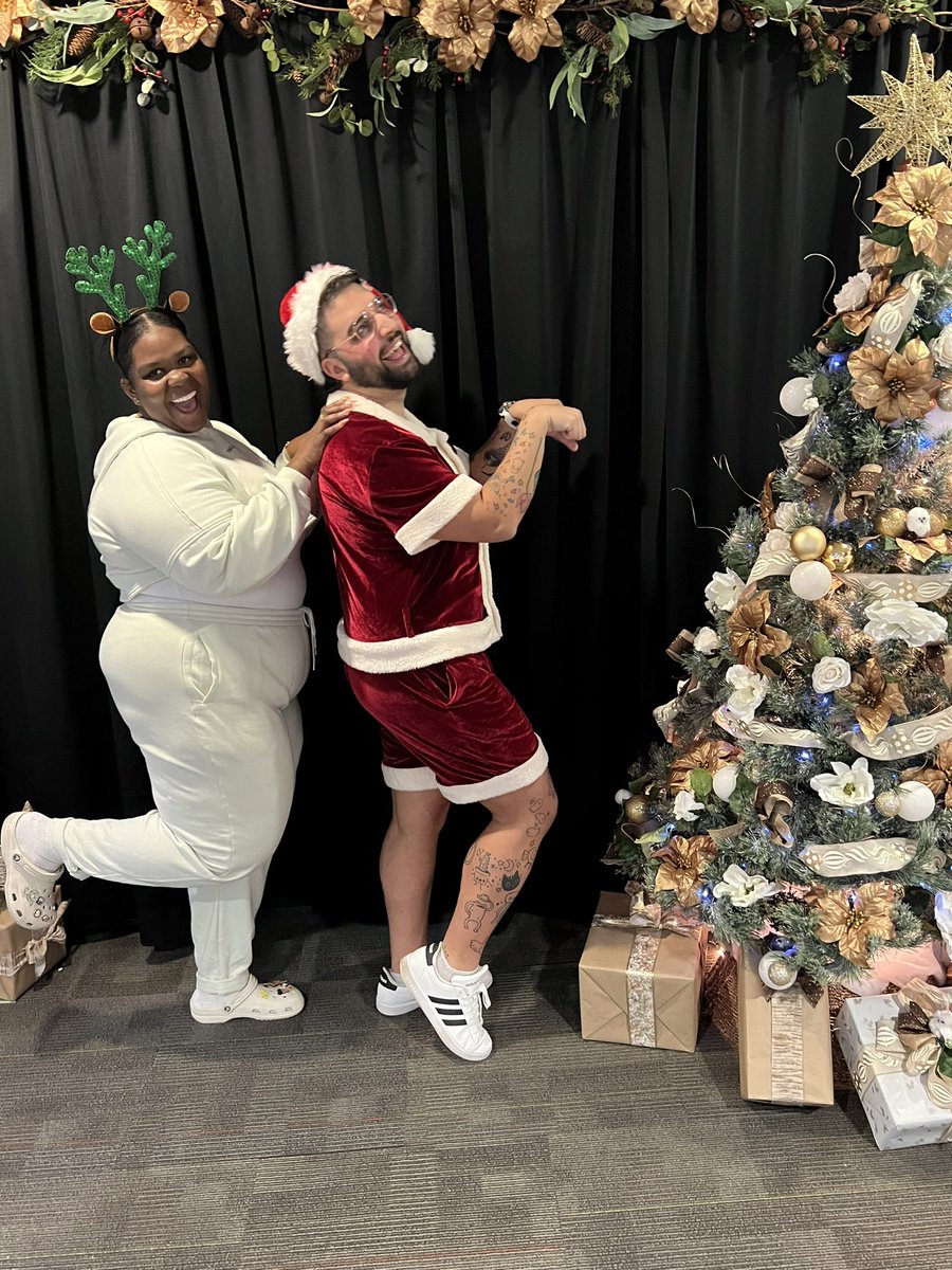 Ninsie St.Remy (@nsx_mss_fl) on Twitter photo Santa and their reindeer will be sleighing all day.
<a href="/ORLANDOSHINES/">ORLANDOSHINES</a> #LifeAtATT #GuinningTogether Santa and their reindeer will be sleighing all day.
<a href="/ORLANDOSHINES/">ORLANDOSHINES</a> #LifeAtATT #GuinningTogether