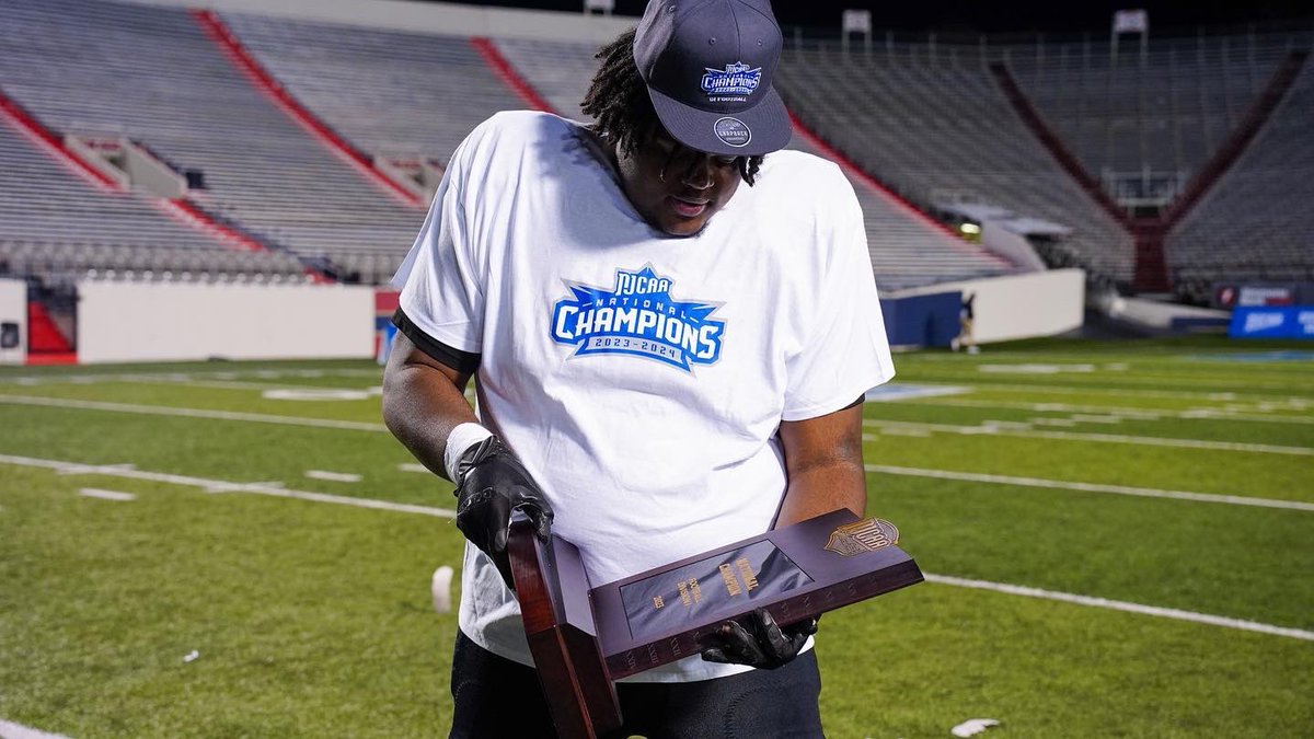Jaylin_d1's tweet photo. Your 2023 NJCAA Division 1 champs  💍 LETS GO‼️‼️‼️ #gobigblue #JUCOPRODUCT https://t.co/4mfgbtp46f