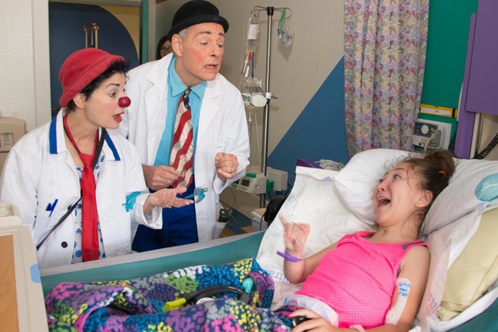 laughter_league's tweet photo. Please support our end of year #giving campaign to help Laughter League achieve even more in the coming year! We hope to meet our goal &amp;raise $10,000 by Dec 31st. For those of you who have already given, thank you &amp;please consider sharing this today: https://t.co/OV8XV91PFb https://t.co/bUCYIuEoSW