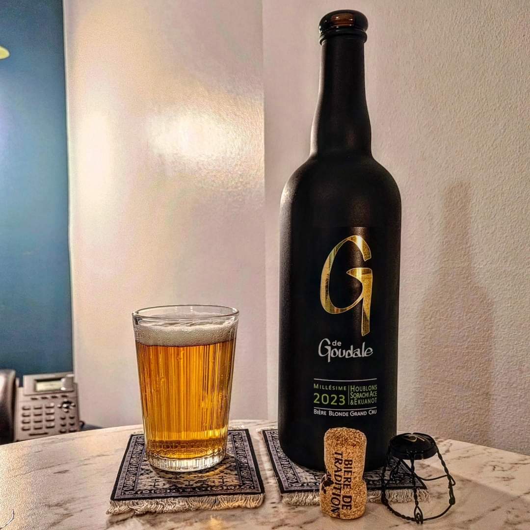 Goudale – G de Goudale – Millésime 2023 (****) 7,9%

#beeronthecarpet

#goudale #gdegoudale #millesime2023 #biereblonde #grandcru