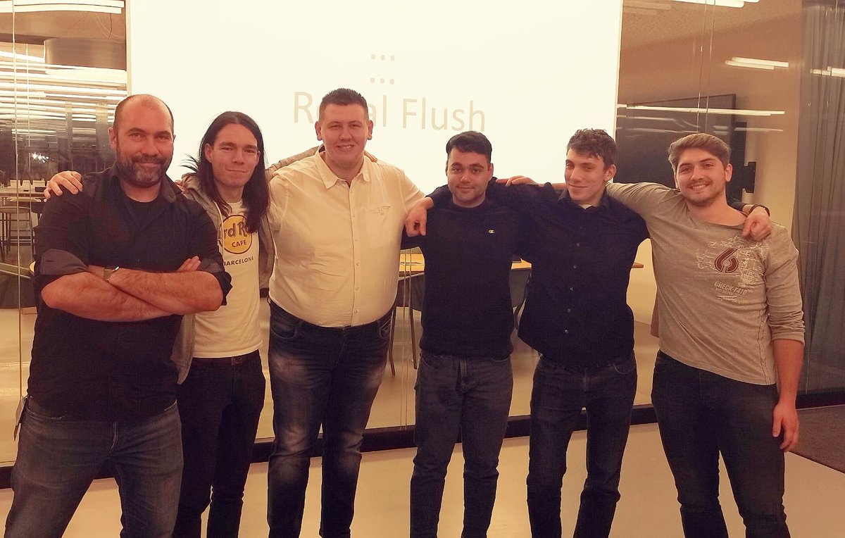 SvenKlaus's tweet image. Da sind sie, die Gewinner des #Softwareprojekt der Fakultät für #Informatik 😀 Gratulation an Royal Flush und ❤️lichen Dank an die Physik Instrumente Group, Karlsruhe für die tolle Betreuung als Kunde! Allen frohe Feiertage+guten Rutsch ins Neue Jahr 🎇 #hma #sep #pi #hsma