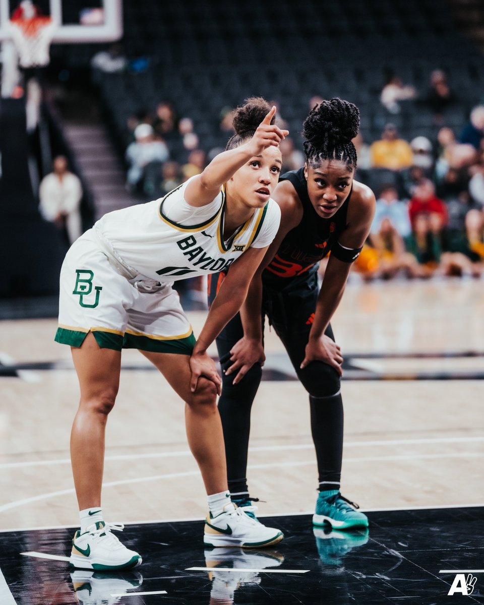 a2_visual_'s tweet photo. Switched to College games for the holidays 📸🏀 https://t.co/gnadjgup2r