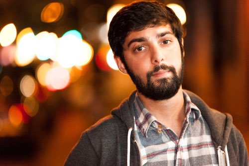 LouPerez's tweet photo. Neel Nanda was such a talented comedian and a warm human being. I share a few words about him. But the most important message: 

If you are contemplating suicide consider calling the suicide hotline at 988.

It's free and anonymous.

If you are someone struggling with suicidal ideation make a promise to a friend or to yourself that you'll talk to someone before doing it. 

Please.🙏
