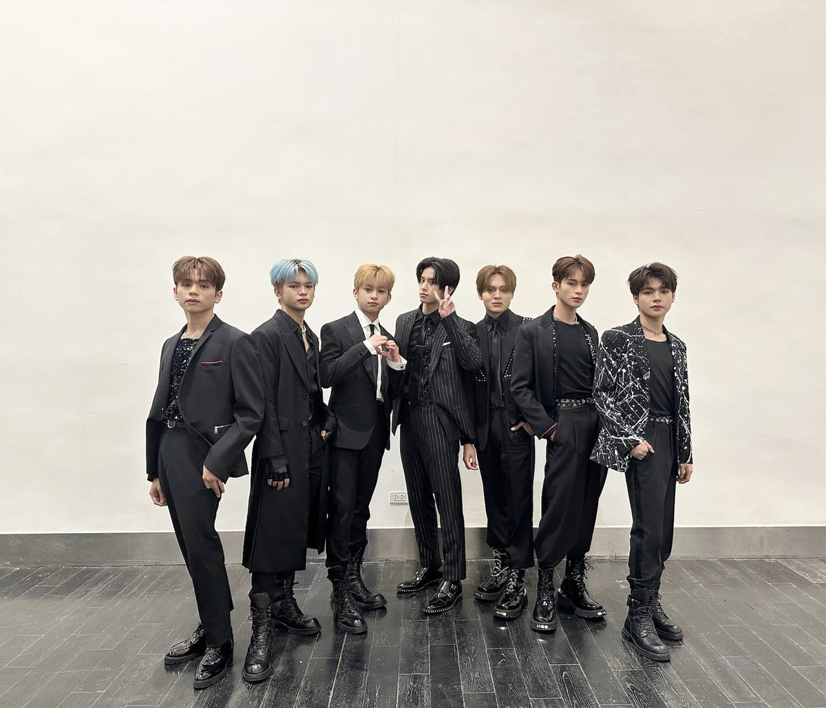 Littlesnow192's tweet photo. @WeBridgeExpo Please invite HORI7ON to perform there
#HORI7ON #호라이즌
@HORI7ONofficial
@HORI7ON_twt
#WEBRIDGE2024 #WEBRIDGEEXPO #NOWNEWNEXT https://t.co/Wv41NLEY4A