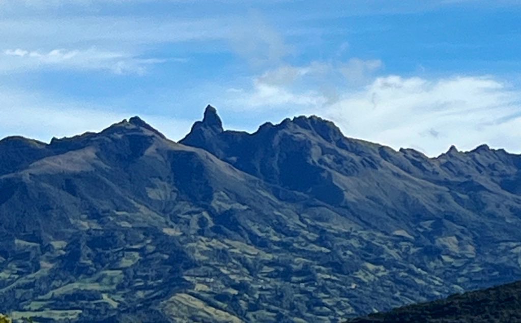 Un paso importante para reconocer esa realidad y asegurar que estas comunidades participen de los beneficios de proteger las selvas y no solo de la responsabilidad que esto implica. Se va a requerir mucha asistencia técnica detallada, paciencia y compromiso de tod@s 🧵