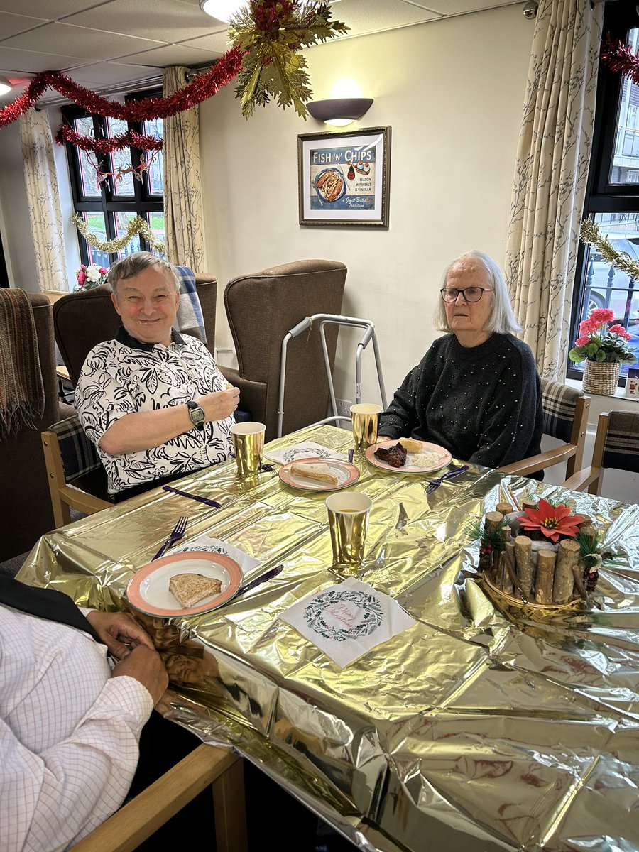 SilkCourtAH's tweet photo. Before our Christmas party we celebrated with a Christmas party lunch. We are loving all the gold!!! 🎄⭐️🌟@AnchorLaterLife @Artsincarehomes @creativemojo #Christmas2023 #partylunch https://t.co/W0bd8zq1Vs