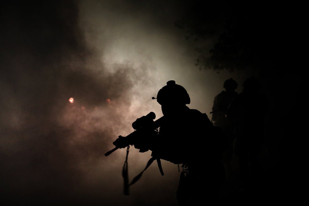 sciencematris's tweet image. 🔴 Ağır tipi ve sise rağmen komandolar Pençe-Kilit bölgesinde operasyona devam ediyor. (NTV)