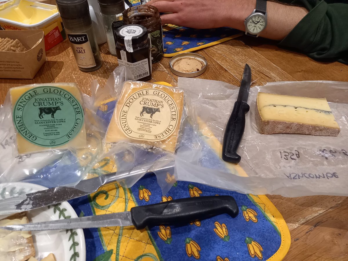 edsi100's tweet photo. Gone early on the cheese front #JonathanCrump #JarsChewMagna #Ashcombe https://t.co/0JpIAVu9Q4