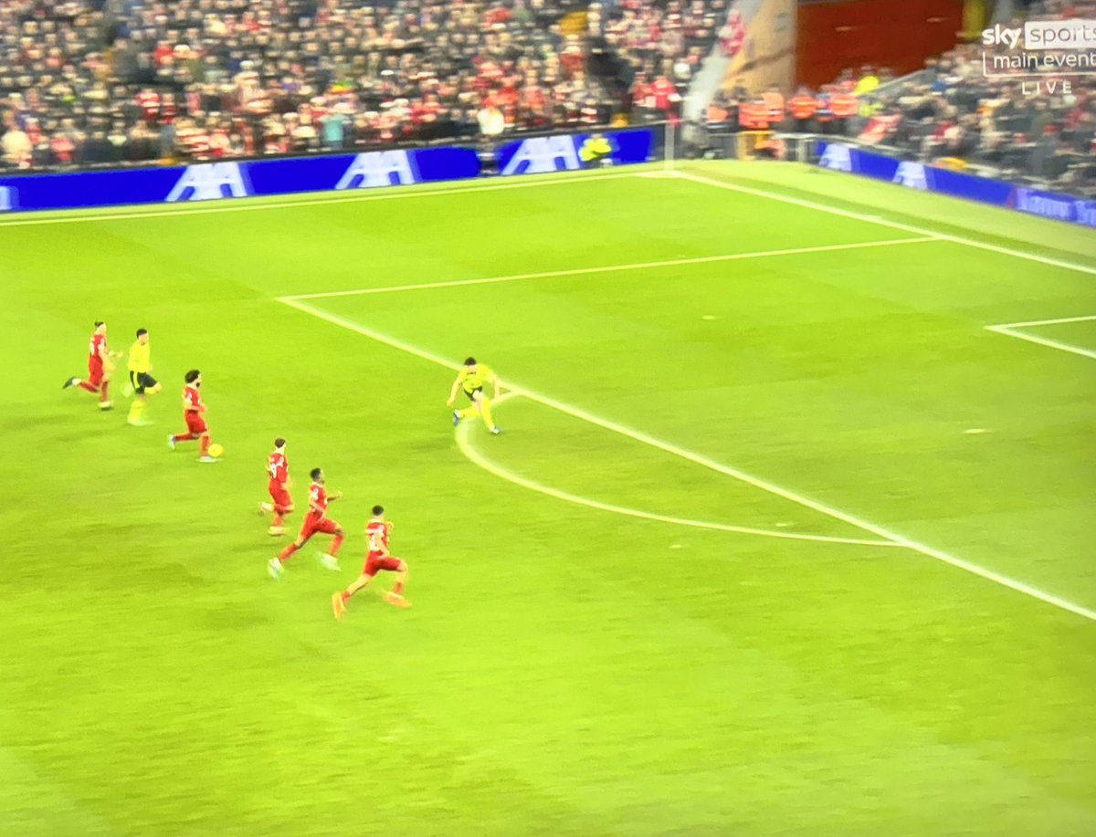 MannDamian's tweet photo. Arsenal at Anfield everytime 😭😭 https://t.co/zjde8cbWQ3