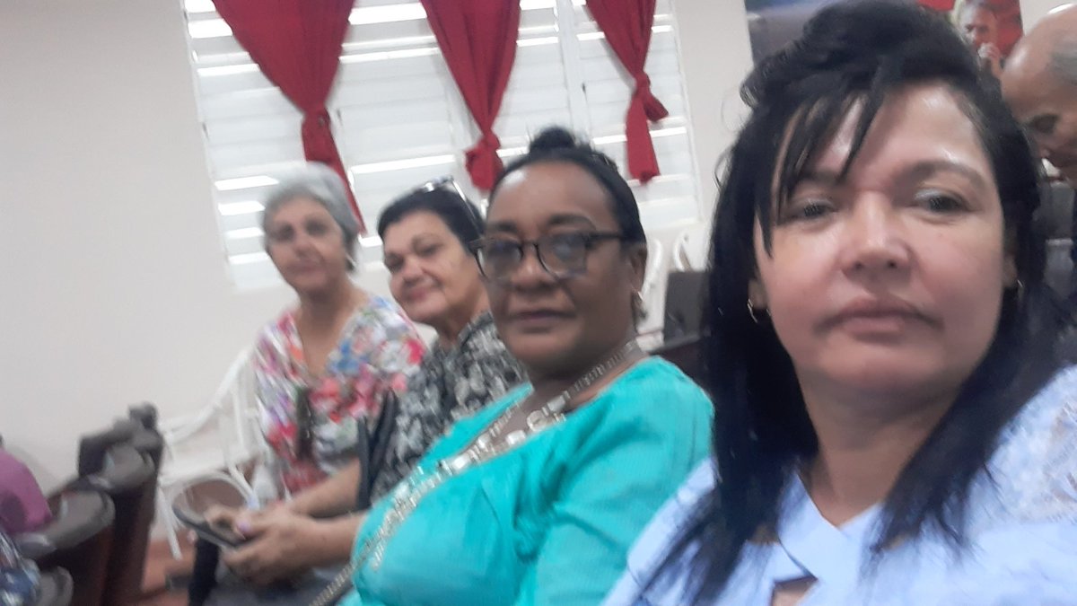 El equipo de primaria participando en la actividad de la DGE. <a href="/CubaMined/">MINED</a> #LatirXUnEneroDeVictorias <a href="/LobainaZulima/">Zulima Lobaina Olazabal</a> <a href="/LatirAvileno/">Latir Avileño</a> <a href="/DGECiegoDeAvila/">DGECiegodeÁvila</a> <a href="/SoraniaDobao/">Sorania Dobao Alderete</a> <a href="/CalderonPineiro/">Luis Enrique Calderón</a>