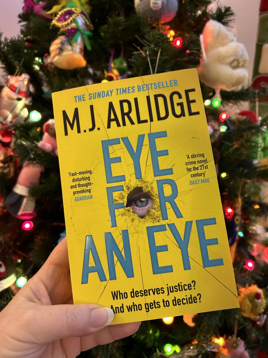 Happy Christmas from me, to me. Cheers ⁦@mjarlidge⁩ 🥂