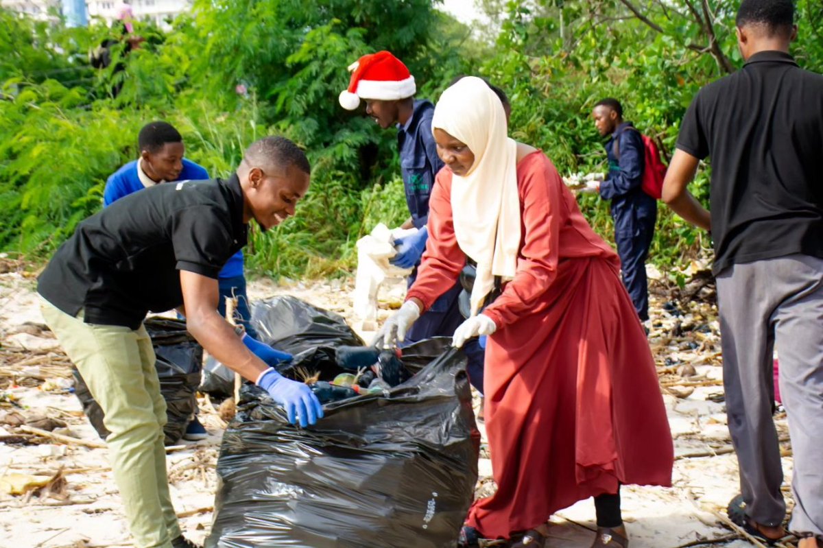 econurture_co's tweet photo. Something unique🏝️ and important🌊, it worth efforts to preserve, conserve and manage it.

The joint effort from @hudefo_ @official.ete @mazingira_plus , @mbrctheocean @tcci_mazingira @sustainable_world_initiatives and @potwebahari2023 has resultes into restoration of Mangrove https://t.co/GvYZUEhGLD