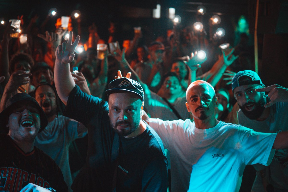 A noite de ontem foi muito especial pra mim, queria agradecer a cada um que tava presente. 
Ver meus manos cantando minhas músicas foi emocionante demais. 
Obrigado a todo mundo que acredita, ano que vem tem mais! 

<a href="/almanatrack044/">almanatrack.</a> ❤️