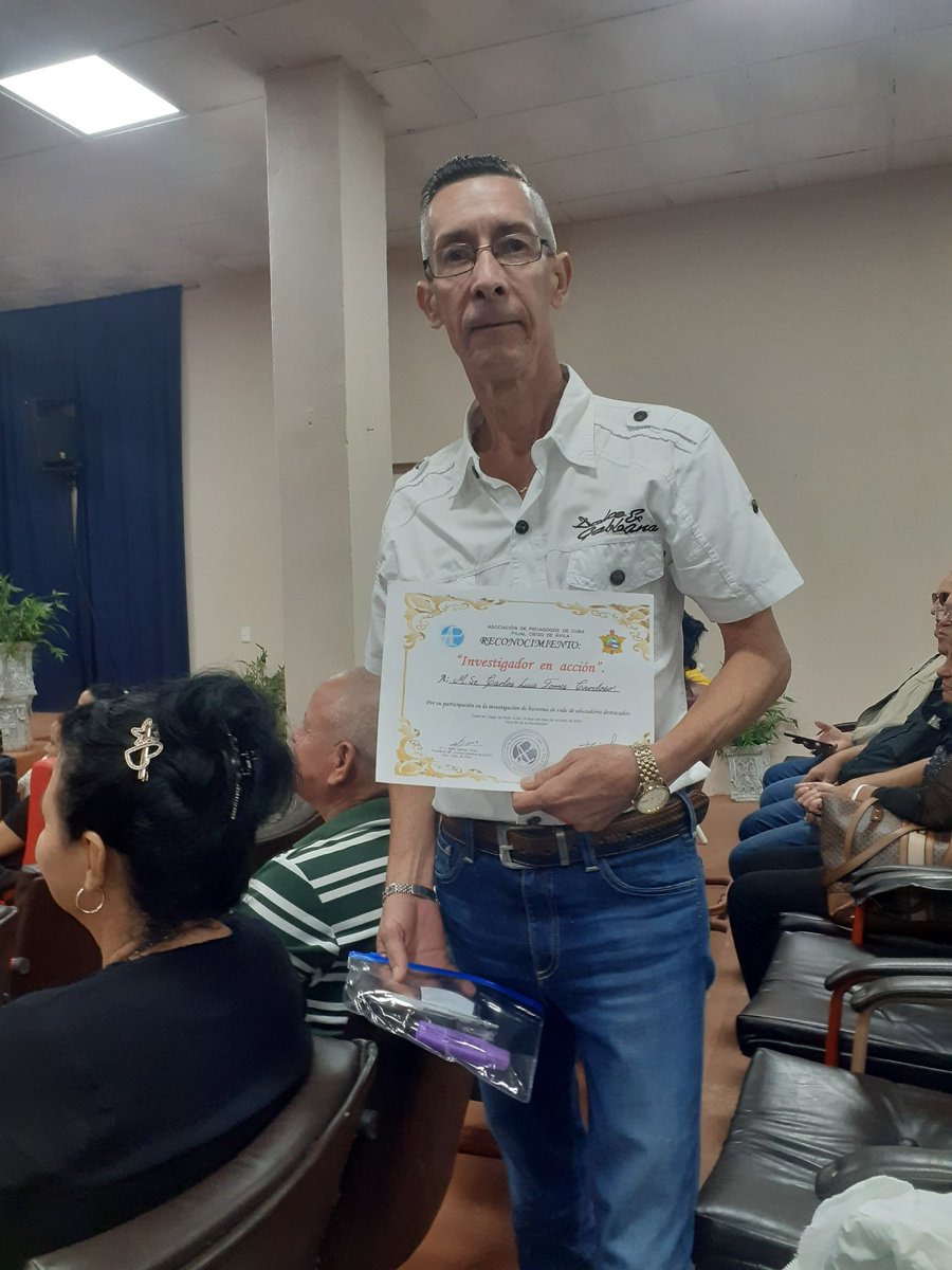 Reconocimiento para el Metodólogo  Integral Carlos Luis en la provincia avileña por destacarse en las investigaciones realizadas.<a href="/LatirAvileno/">Latir Avileño</a> <a href="/LobainaZulima/">Zulima Lobaina Olazabal</a> <a href="/CalderonPineiro/">Luis Enrique Calderón</a> <a href="/NaimaBarreto/">Naima Ariatne Trujillo Barreto</a> <a href="/DGECiegoDeAvila/">DGECiegodeÁvila</a> #EducacionAvileña