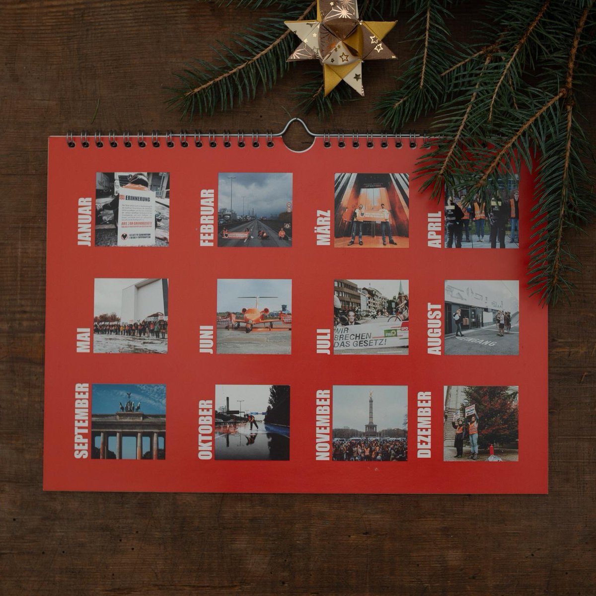 AufstandLastGen's tweet image. Friedlicher Widerstand 2024:
ab heute läuft das 1. Crowdfunding

Wir wollen auf den Erfolgen von 2023 aufbauen: 1000 Vorträge, 10.000 Besucher*innen &amp;amp; über 1000 Proteste in 40 vers Städten

🧡 Wie du an den LG-Kalender 2024 kommen kannst erfährst du hier:
startnext.com/friedlicher-wi…