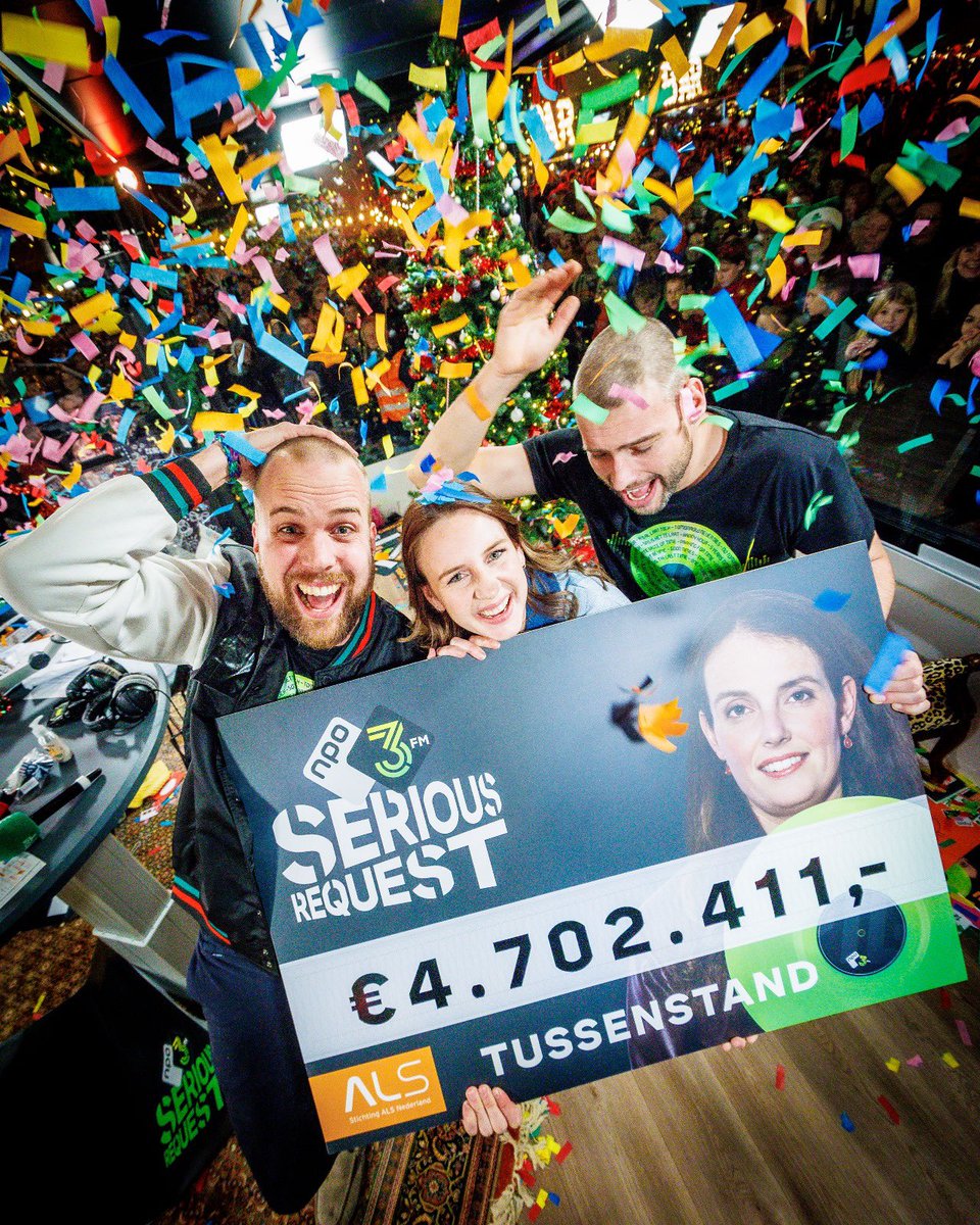ZESDE TUSSENSTAND - €4.702.411 🧡🔥 Nog één dag om zoveel mogelijk geld op te halen voor onderzoek naar ALS, PSMA en PLS en hulpmiddelen voor mensen die leven met deze ziekten. 💪🙏Doneer via 3FM.nl/doneer 

Fotografie: NPO <a href="/3FM/">3FM | We Want More!</a>, Ben Houdijk

#SR23 #glazenhuis