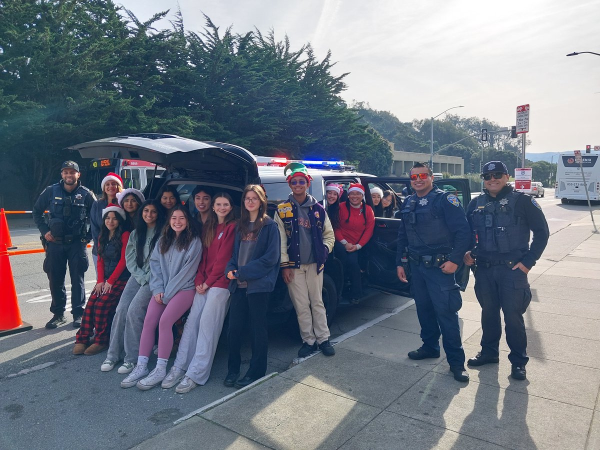 SFPDMission's tweet photo. Thank you to @RiordanHS and St. Phillips School for their generosity, making Mission Station's Toy Giveaway a great experience for everyone.  @SFPD @SFPDCares https://t.co/5mF2jhLhKk