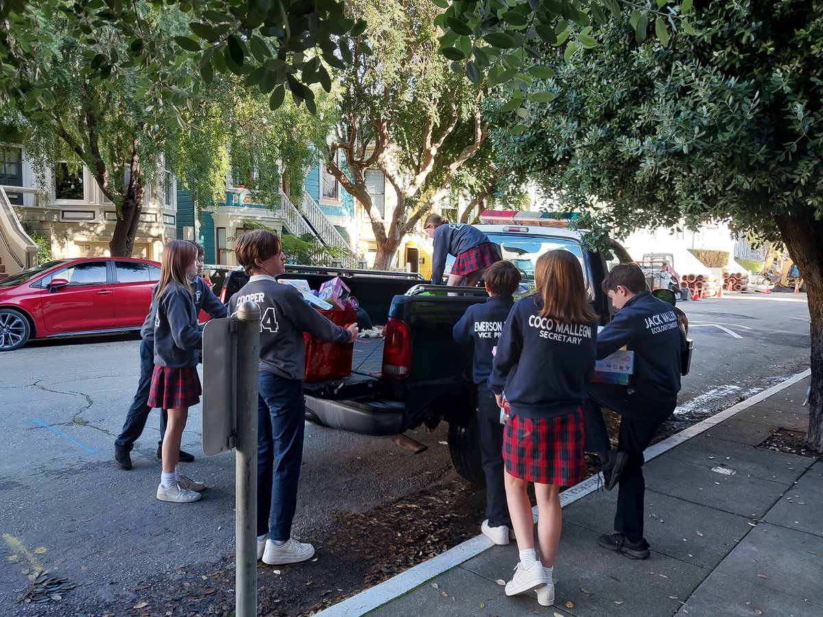 SFPDMission's tweet photo. Thank you to @RiordanHS and St. Phillips School for their generosity, making Mission Station's Toy Giveaway a great experience for everyone.  @SFPD @SFPDCares https://t.co/5mF2jhLhKk