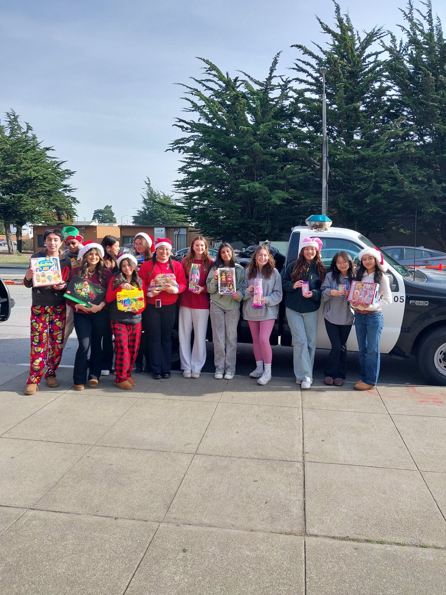 Thank you to <a href="/RiordanHS/">Riordan High School</a> and St. Phillips School for their generosity, making Mission Station's Toy Giveaway a great experience for everyone.  <a href="/SFPD/">San Francisco Police</a> <a href="/SFPDCares/">SFPD Cares</a>