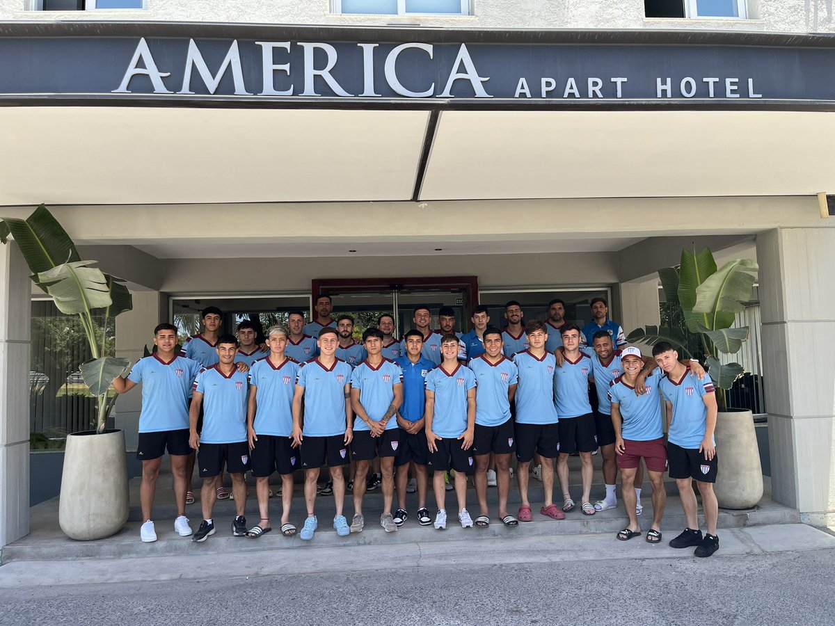 atleticoalianza's tweet photo. TODOS JUNTOS, TODOS UNIDOS EN BUSCA DEL OBJETIVO. 

🇱🇺 #VamosLechuzos https://t.co/xtDGadsNw2