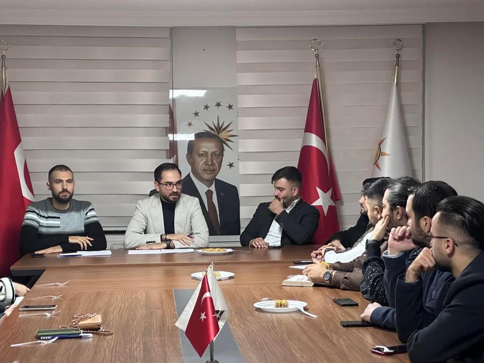 AkGenclikKmlps's tweet photo. Haftalık olağan Yönetim kurulu toplantımızı Gençlik Kolları Başkanımız Yavuz Yılmaz ve il Başkan Yardımcımız Enes Şerif Varan’ın katılımıyla gerçekleştirdik.

Aldığımız kararların hayırlara vesile olmasını temenni ediyoruz. https://t.co/itu9agPOFI