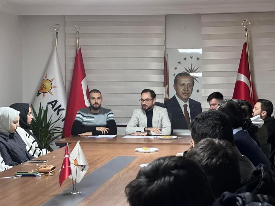 Haftalık olağan Yönetim kurulu toplantımızı Gençlik Kolları Başkanımız Yavuz Yılmaz ve il Başkan Yardımcımız Enes Şerif Varan’ın katılımıyla gerçekleştirdik.

Aldığımız kararların hayırlara vesile olmasını temenni ediyoruz.