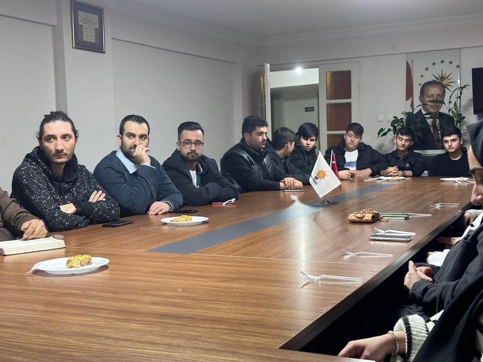 AkGenclikKmlps's tweet photo. Haftalık olağan Yönetim kurulu toplantımızı Gençlik Kolları Başkanımız Yavuz Yılmaz ve il Başkan Yardımcımız Enes Şerif Varan’ın katılımıyla gerçekleştirdik.

Aldığımız kararların hayırlara vesile olmasını temenni ediyoruz. https://t.co/itu9agPOFI