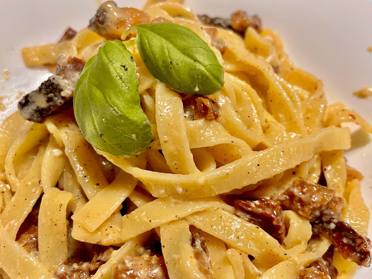 Averyslondon's tweet photo. Tagliatelle Carbonara made with Guanciale Outstanding flavour with lashings of a @ParmesanUK topping @TheCat_Max @Averyslondon https://t.co/PsxXrnZ9O1