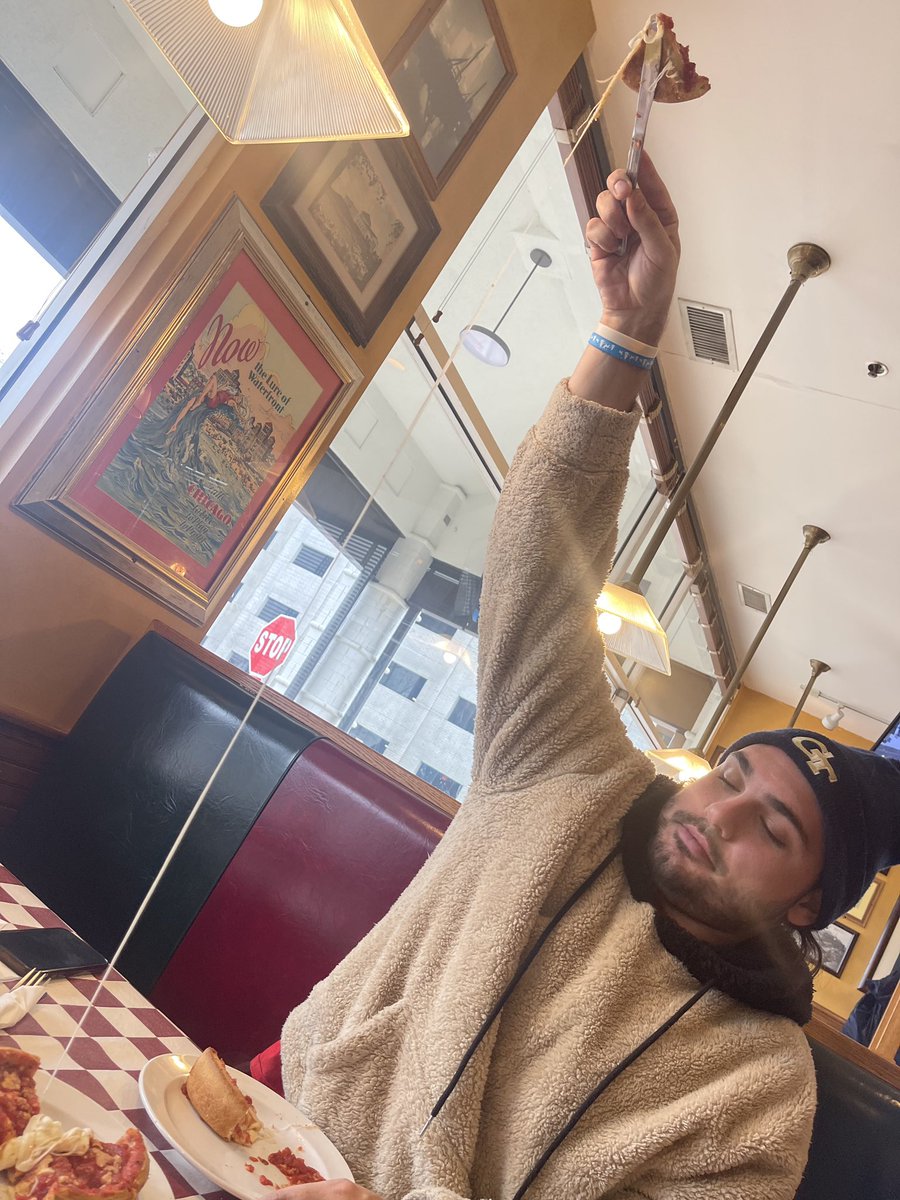 B_Barton_89's tweet photo. @GiordanosPizza #giordanos 🤞🏼🤞🏼🤞🏼 this is the best cheese pull of the week. Especially considering it was a mini pizza https://t.co/yTV5HMErxy