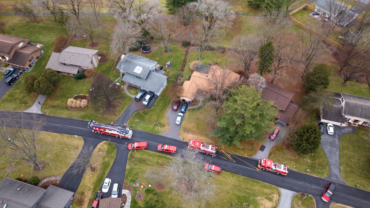 MyDronePro's tweet photo. @mcfrsPIO @mcfrs Aerial photos from Tanterra Circle, off Heritage Hills Drive, Olney/Brookville, single-family house, initial call of chimney fire. @mcfrs_P #SSVFD @mcvfra @MoCoFireWire @HHFireProds @ArmisteadIsaac @DavidPazos15 @CordellTraffic https://t.co/CYymwg8SIM