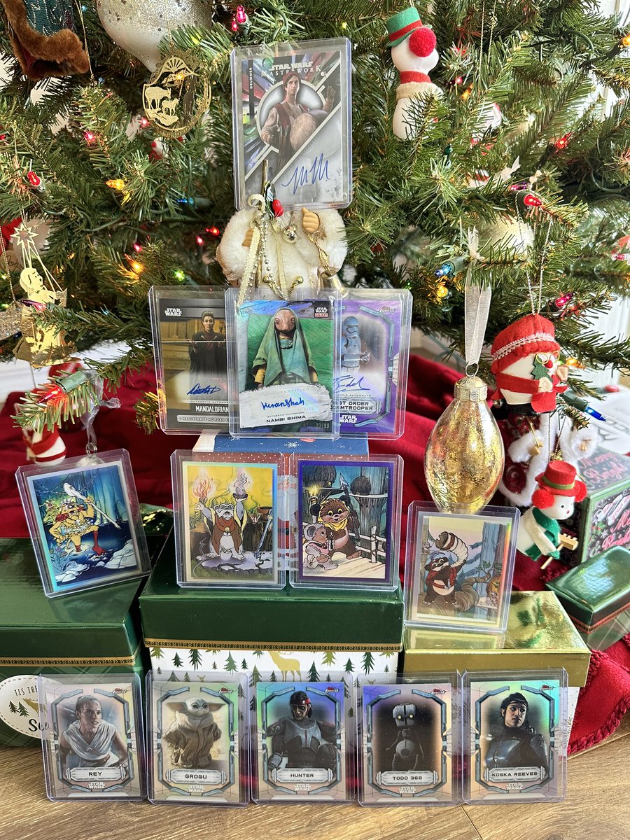 pa1r1ck's tweet photo. Merry Christmas 🎄 to all the #Drummers out there and a special thanks to @crackthepacks and @employee84 !! Very much appreciated my first but not last #Drummer #StarWars #Drumline #StarWarsMasterWork HoHoHo 🎁 https://t.co/9HJQuZzB8O