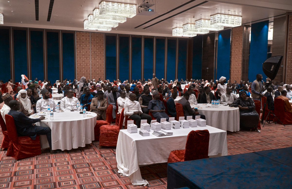 anawarabdoulaye's tweet photo. J’ai eu le plaisir de participer à la soirée de présentation et dédicace du 17eme livre de l’écrivain de marque Alabibou Hamidou.

Un frère que j’ai rencontré il y’a quelques années dont la plume engagée transcende les limites de l'ordinaire. 

Bonne chance pour la suite ! https://t.co/OhmvTEYFbW