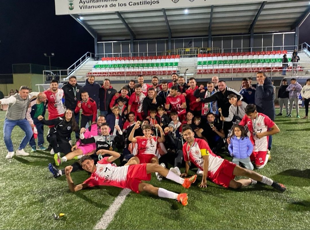 Muchas felicidades al <a href="/CD_CASTILLEJOS/">CD Castillejos</a> por su primera Copa Provincial, segundo título de su historia tras ganar la liga de Tercera Andaluza el curso anterior. Enhorabuena al club, jugadores, directiva y afición. Enhorabuena 🤍❤️🏆 #Castillejos