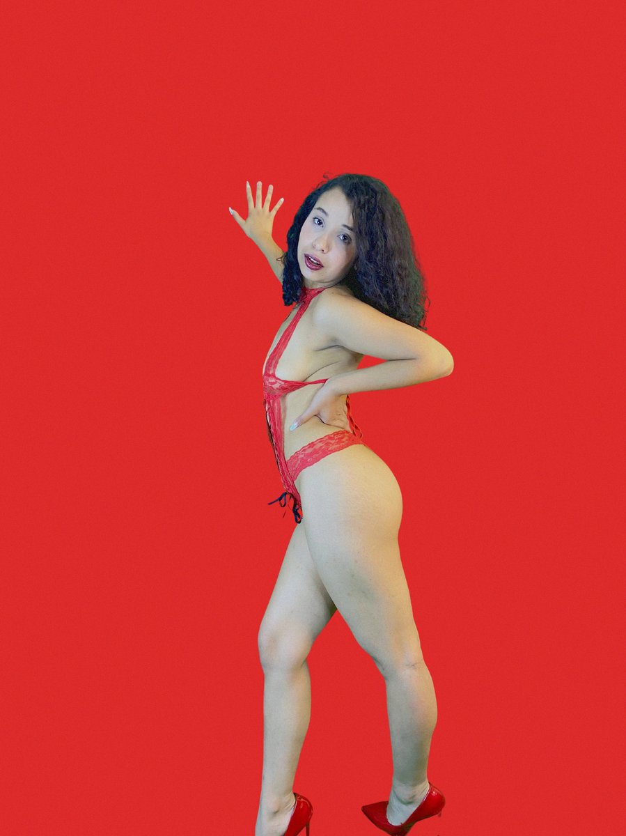 DenversMil1's tweet photo. Red Woman ✨ #chaturbate #model https://t.co/sWyEJ6k1an