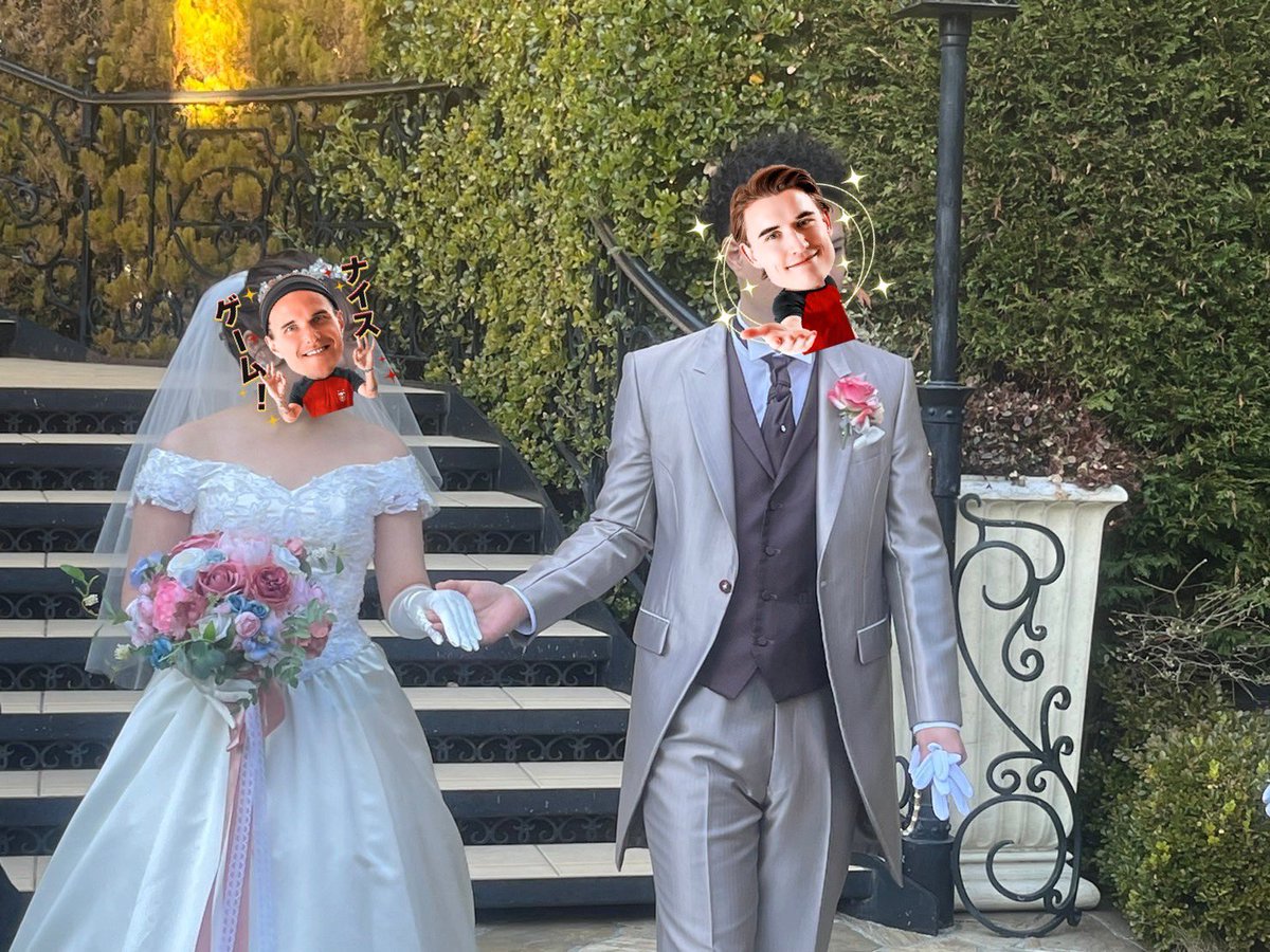 ss_ysawks's tweet photo. 0時過ぎましたが、本日無事に結婚式をさせて頂きました!!!
とても楽しくこんなに幸せな気持ちは初めてかもしれません。

サプライズでバラのプレゼントも出来ました！
バラの本数は、21本。
意味は、「あなただけに尽くします」
という意味と、
奥さんが好きな大久保選手の21でもあります😍😍😍 https://t.co/0rVGSdwHHe