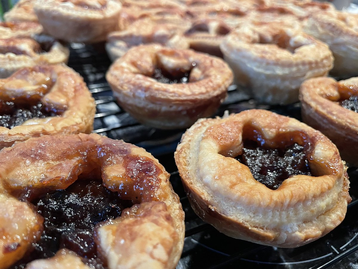 JuteAdoreHamper's tweet photo. That’s all the Christmas baking done 😌
Mince Pies, Gingerbread, Cakes, Black Forest Gateaux & Apple Turnovers.
Just Egg Mayonnaise, Red Cabbage & all the veg to prepare tomorrow and it will be time to relax a bit #ChristmasEveEve #Christmas2023 #CookingFor16 https://t.co/bx3L9VAOAm