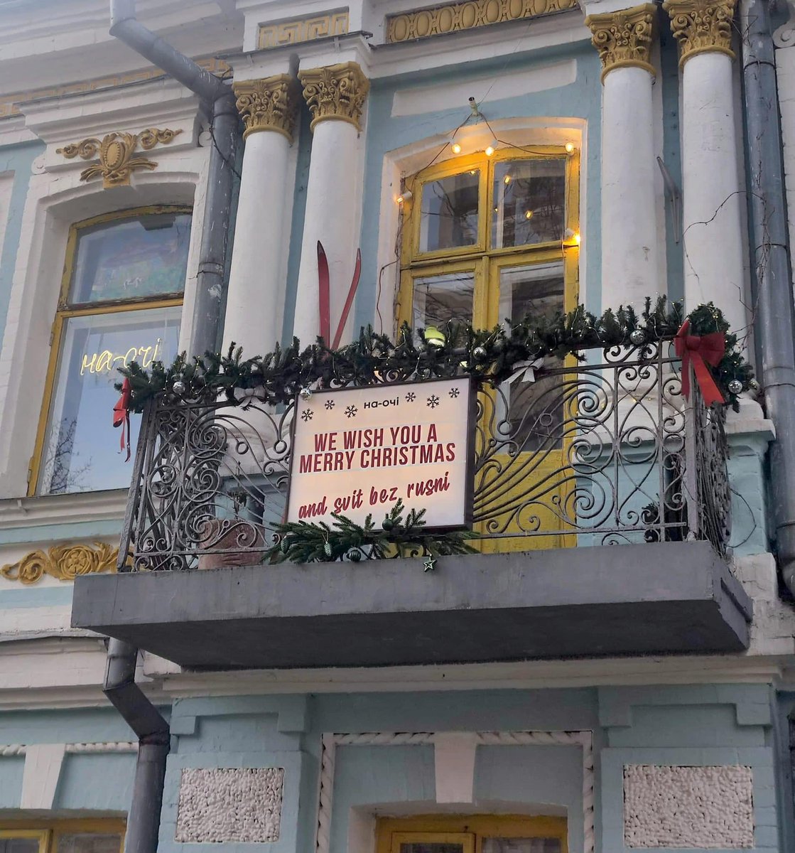 MargoGontar's tweet photo. Christmas mood in Kyiv be like: https://t.co/NRLB51Mr6B