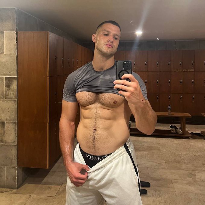 RT if u want me to take it off 😏 https://t.co/4pBMsvXnVt