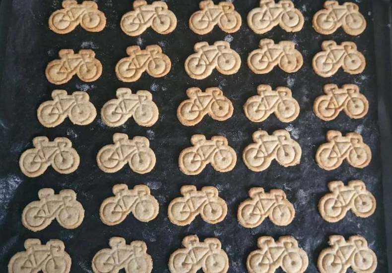 Wer noch nicht genug #Spekulatius zu dieser Jahreszeit hat - dieses Rezept lässt sich sehr gut als Radl ausstechen. Frohe restliche Radlsaison 2023! radentscheidmuenchen.de/wp-content/upl…