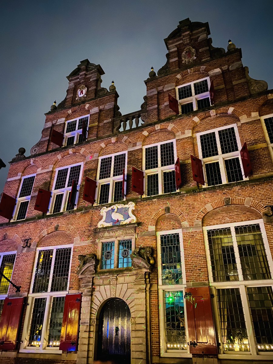 Gezellige en sfeervolle Lichtjesavond in het <a href="/huygenskwartier/">Huygenskwartier</a> #Voorburg <a href="/Gemeente_LV/">Gemeente LV</a> vanavond! 🌟 
Fijne Kerst iedereen! 🎄