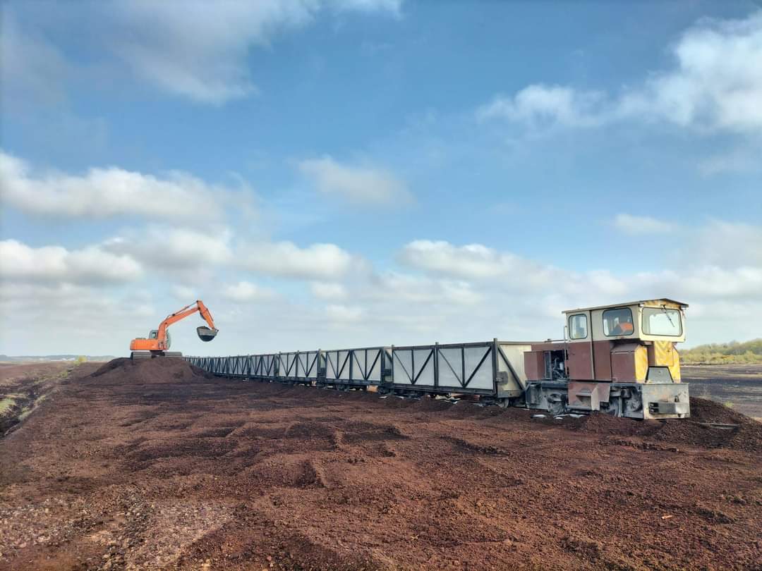 The last scoops of brown gold, Ballivor Co.Westmeath April 2022. A lovely but poignant day spent with the staff, shared their lunch, their stories and their working lives. Thanked the few enthusiasts who took time to record the scene and went about their job as they did for years